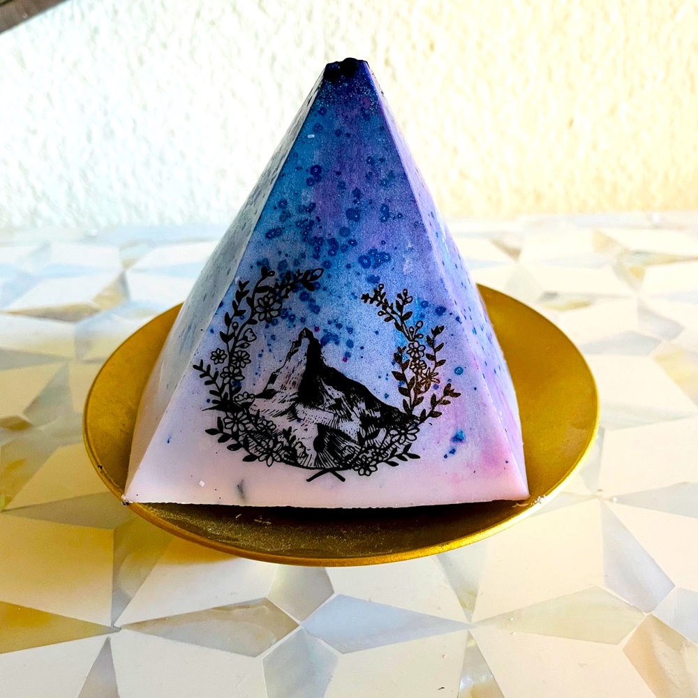 NWT Mountain Nutmeg Candle